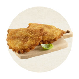 Entradas e Salgados. Imagem de dois rissóis de camarão.